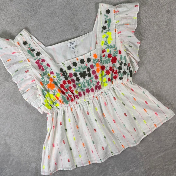 crown & ivy Tops - NWT Crown & Ivy Womens Embroidered Flutter Sleeve Peplum Top 1X White Multicolor
